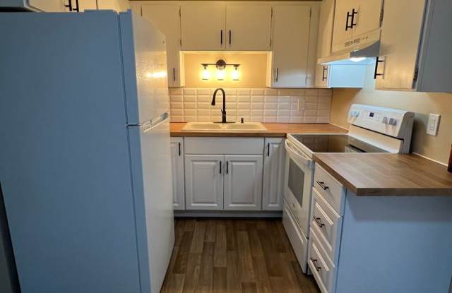 Fully Remodeled Rockwood 2-Bedroom - 1029 Southeast 196th Avenue, Gresham, OR 97233