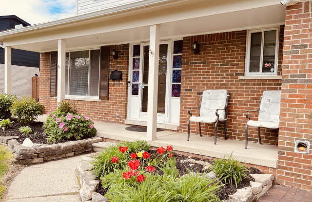 4033 Ramblewood Drive Gallery 2