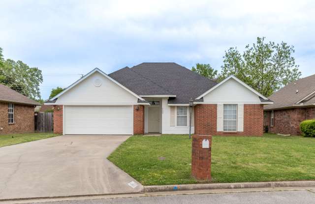 *Move-In Special* Beautiful 3 Bed, 2 Bath Brick Home in Fort Smith - 2305 Fordham Avenue, Fort Smith, AR 72908 *Move-In Special* Beautiful 3 Bed, 2 Bath Brick Home in Fort Smith - 2305 Fordham Avenue, Fort Smith, AR 72908