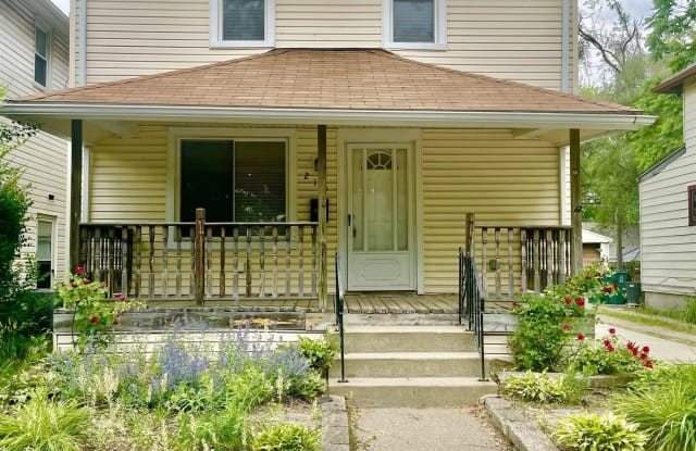215 E SARATOGA - 215 East Saratoga Street, Ferndale, MI 48220