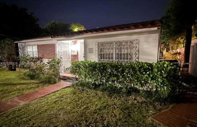 3600 SW 26th St # 3600, Miami, FL 33133 Gallery 3