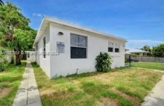 1030 18th St - 1030 18th Street, West Palm Beach, FL 33407