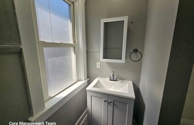 Updated 1 bedroom 1 bath apartment for rent! Gallery 4