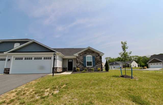 Duplex for rent with Mountain Views - 2 South Peak Dr. - Lease Assignment Available! Gallery 1