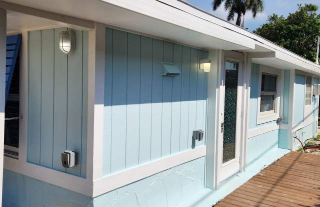 Coastal Charm Awaits in Bonita Springs RECENTLY REDUCED! Gallery 3