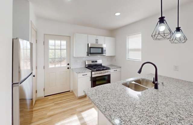 2405 Holly Ave photos photos
