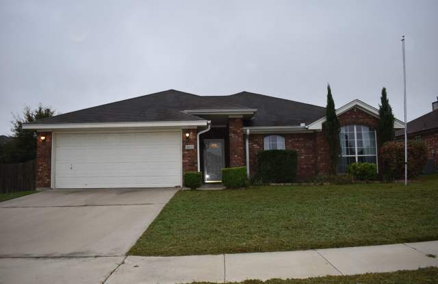 3bd/2ba Pet friendly home with wood burning fireplace and minutes from Ft Hood! Gallery 1