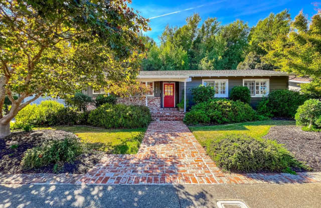 Beautifully Updated Three Bedroom Browns Valley Home photos photos