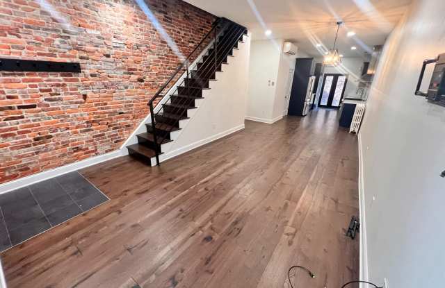 924 CATHARINE Street Gallery 4