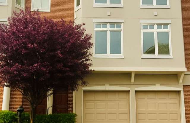 Spacious Townhouse Steps from Tarrytown Waterfront photos photos