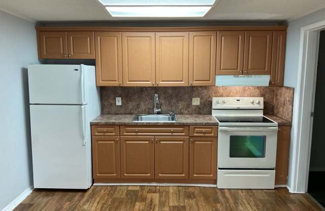 SPACIOUS ONE BEDROOM EASY APPROVAL - 10046 South Nob Hill Circle, Tamarac, FL 33321