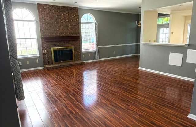 T.R. Lawing Realty Property Gallery 3