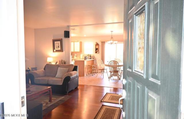 21 Pohatcong Avenue Gallery 3