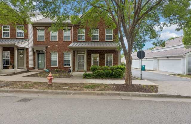 Beautifully maintained 3-bedroom, 2-bath townhome in Nashville’s highly desirable Lennox Village photos photos