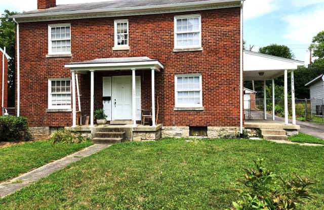 Thankful November move in before Thanksgiving get TWO WEEKS FREE RENT!!!! Duplex close to St. Joe Hospital    20261001 Gallery 1