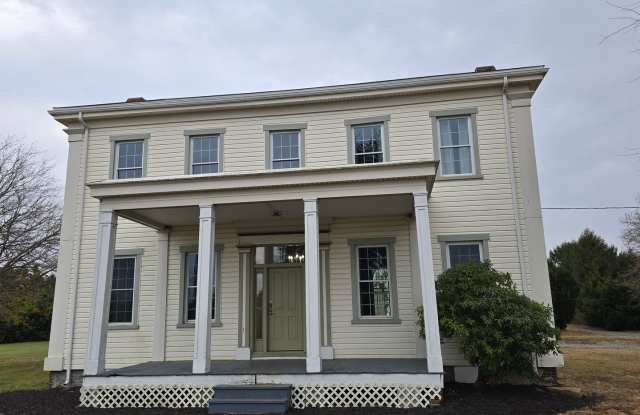 2 Bedroom Farmhouse in Middletown photos photos
