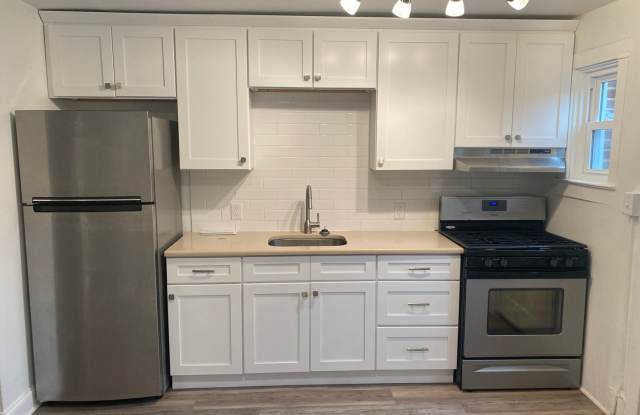 Cozy 2 Bedroom Home with Central Air! photos photos