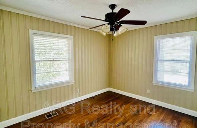 2069 Arlington Ave NE photos photos