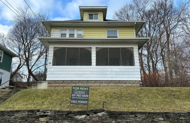 916 Orchard Place - 916 Orchard Place, Jackson, MI 49203