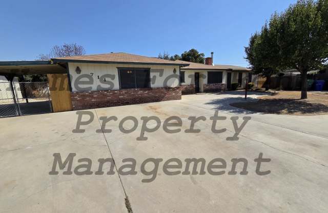 Beautiful 5 Bedroom 2 Bath Home on Cul-De-Sac Gallery 1