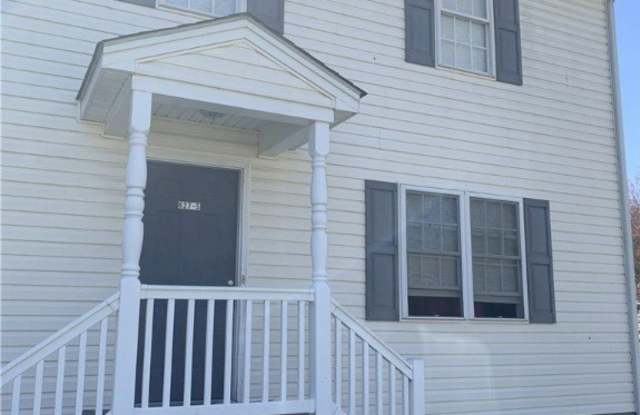 627 Della Street unit: 3 photos photos