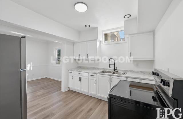 4013 Caroline Ave. Lower - 4013 Caroline Avenue, Toledo, OH 43612