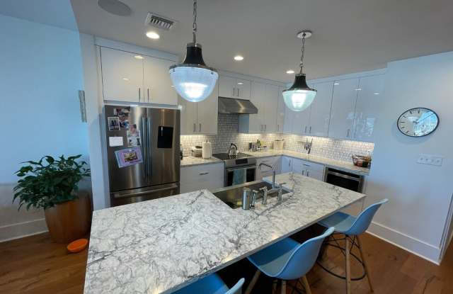 147 North Roadway St. Gallery 4