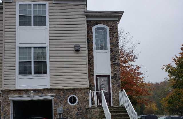 39 Russell Court - 39 Russell Court, Middlesex County, NJ 07747