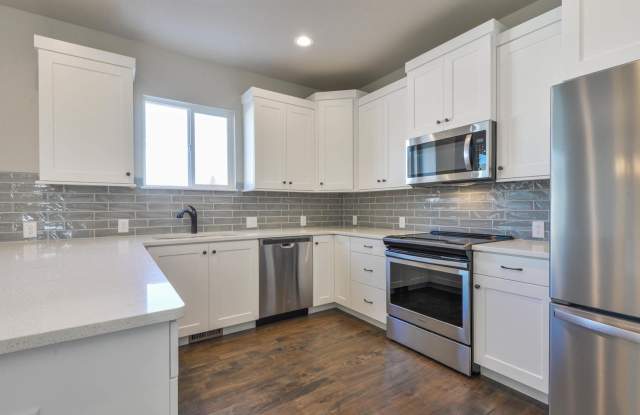 Beautiful 3 Bedroom, 2.5 Bath 2 Story Townhome in Berthoud! Gallery 2