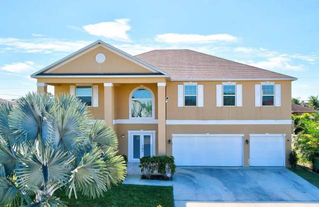 1018 SW Eckard Ave photos photos