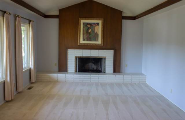 19365 Shubert Drive Gallery 3