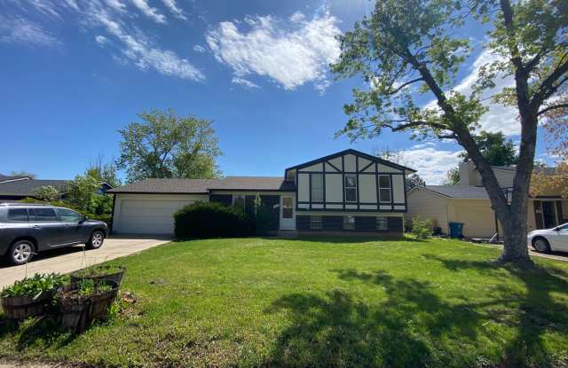 Terrific 4 bedroom, 2 bath Louisville Home - Available August 4th! photos photos
