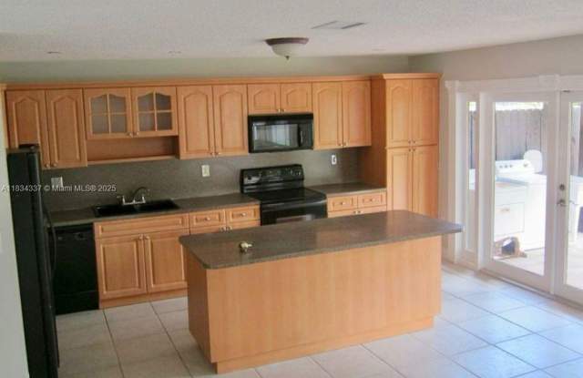 13356 NW 8th Lane 13356, Miami, FL 33182 photos photos