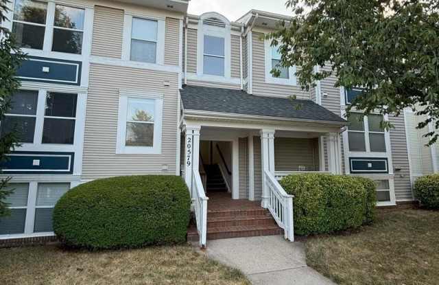 20579 SNOWSHOE Square unit: 301 photos photos