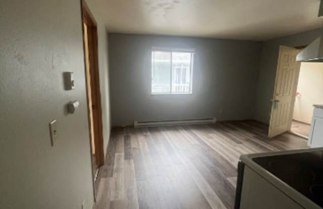 815 Woodland Avenue - 2 photos photos