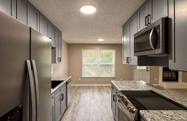 Updated 3 Bed 2 Bath Home near Fort Bragg Gallery 3