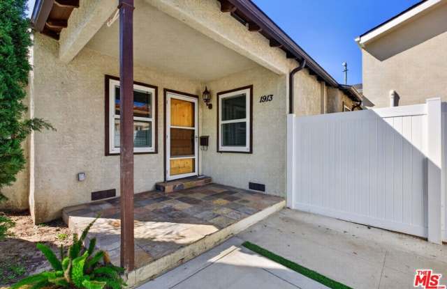 1913 N Manning St Gallery 1