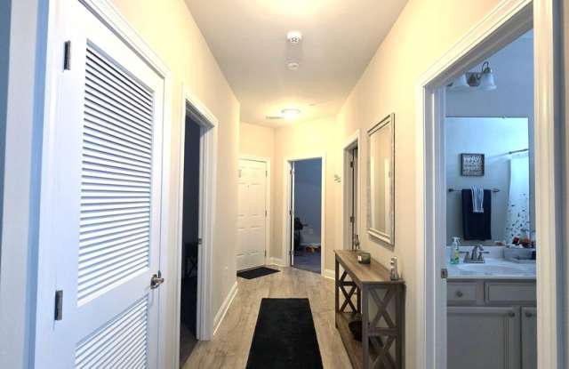 3BR/2BA First-Floor Condo in The Village at Queens Harbour Gallery 3