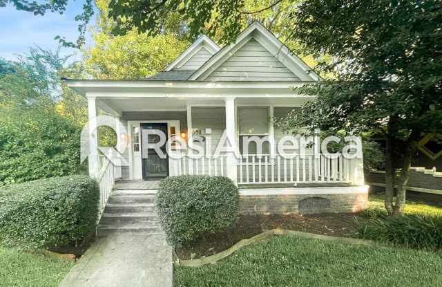 2 Bedroom/1 Bathroom Midtown Charmer! - 998 Meda Street, Memphis, TN 38104