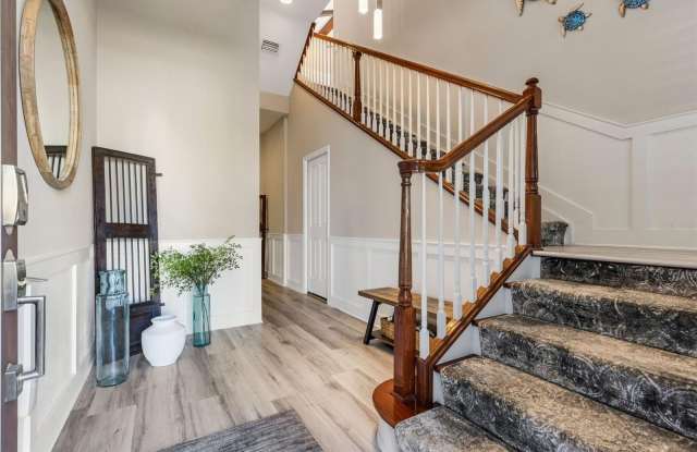 289 SAPPHIRE LAKE Drive Gallery 4