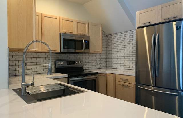 932 James St - 3 photos photos