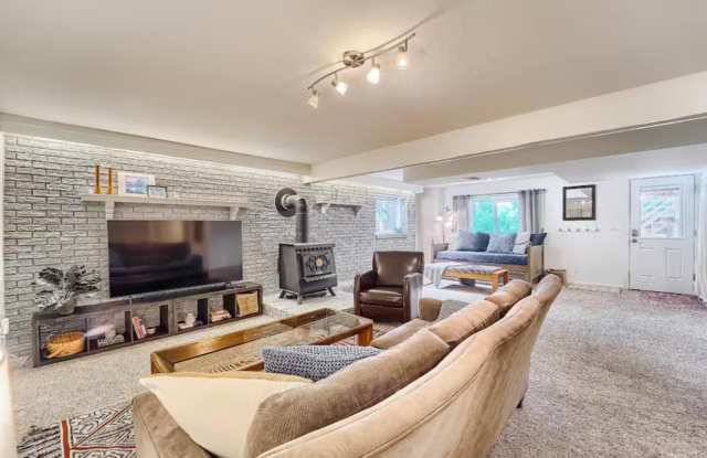 Cozy Arvada Downstairs Duplex Available Now! photos photos