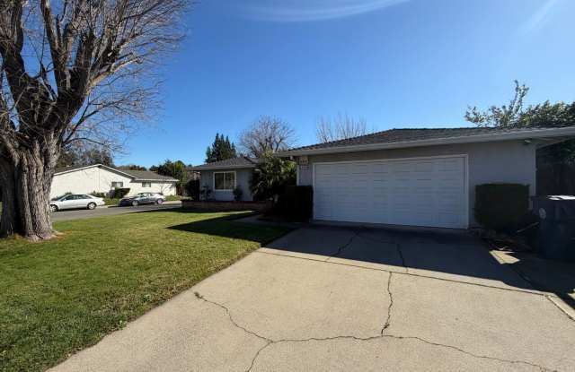 3 Bedroom | 2 Bathroom | Single family with pool photos photos