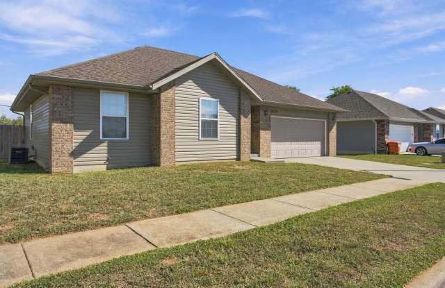 3 Bedroom Rental Home with fully fenced yard! Willard School District Gallery 4