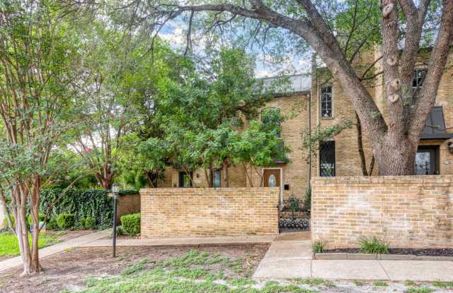 ALAMO HEIGHTS | TOWNHOME | REMODELED | HUGE TERRACE photos photos