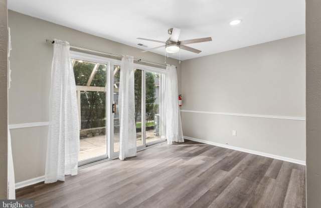 932 CHANTICLEER Drive Gallery 4