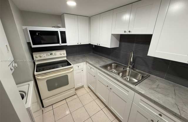 10000 NW 80th Ct photos photos