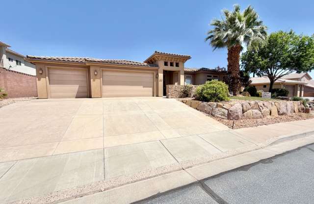 4 bed, 2 bath home in the quiet and desirable Castle Rock subdivision.  **PET FRIENDLY** Gallery 3