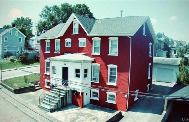 30 Davis Street unit: 2 photos photos