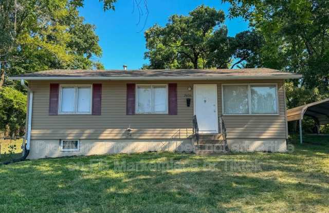 7606 E 50th Ter Gallery 1